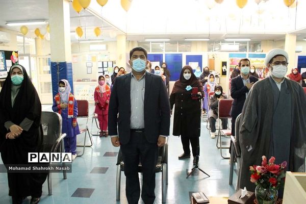 برپایی نمایشگاه دانش‌آموزی دست ساخته‌ها با مواد دور ریختنی در ناحیه 2 اهواز