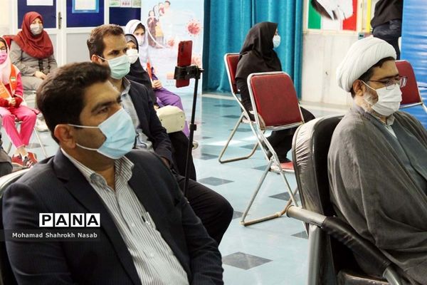 برپایی نمایشگاه دانش‌آموزی دست ساخته‌ها با مواد دور ریختنی در ناحیه 2 اهواز