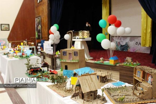 برپایی نمایشگاه دانش‌آموزی دست ساخته‌ها با مواد دور ریختنی در ناحیه 2 اهواز