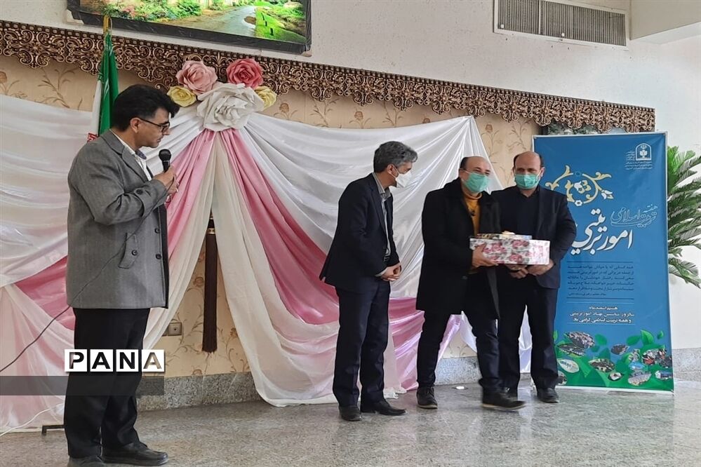 جشن گرامیداشت روز امور تربیتی تیران و کرون
