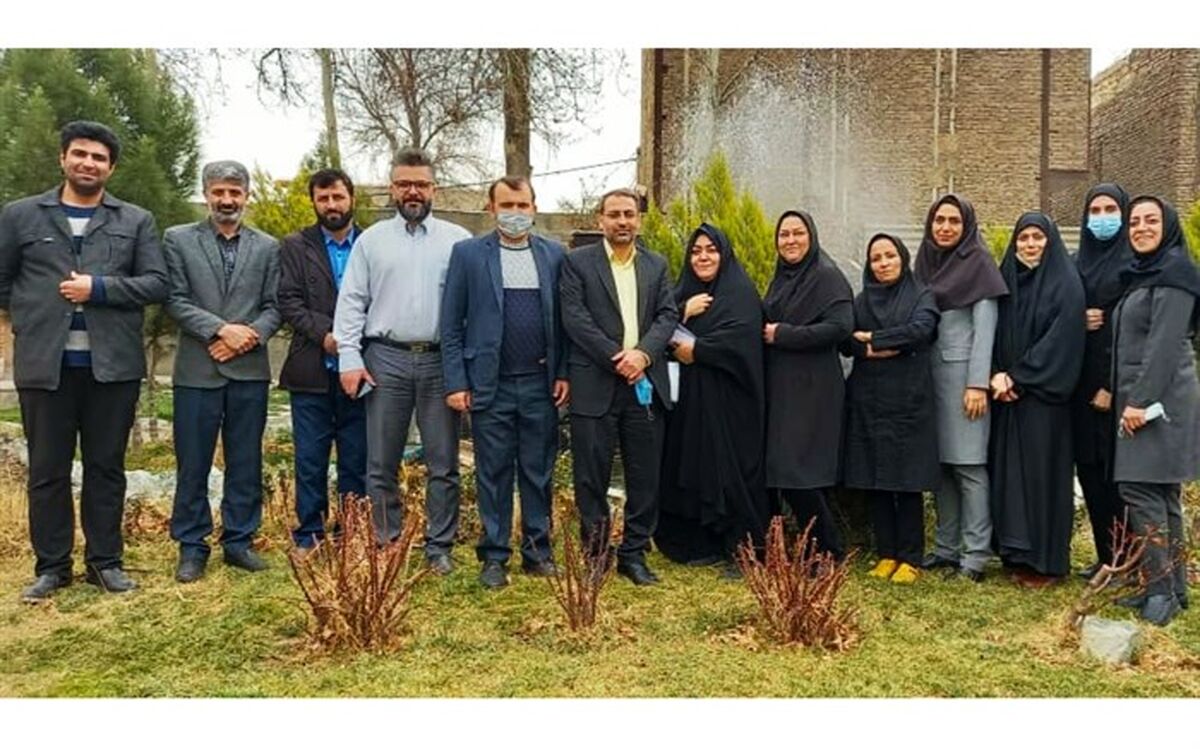 تربیت دانش‌آموزان در مدارس، یک وظیفه همگانی است