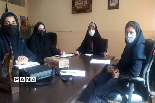 جلسه توجیهی مسابقه مناظره دانش‌آموزی ناحیه 2 اصفهان