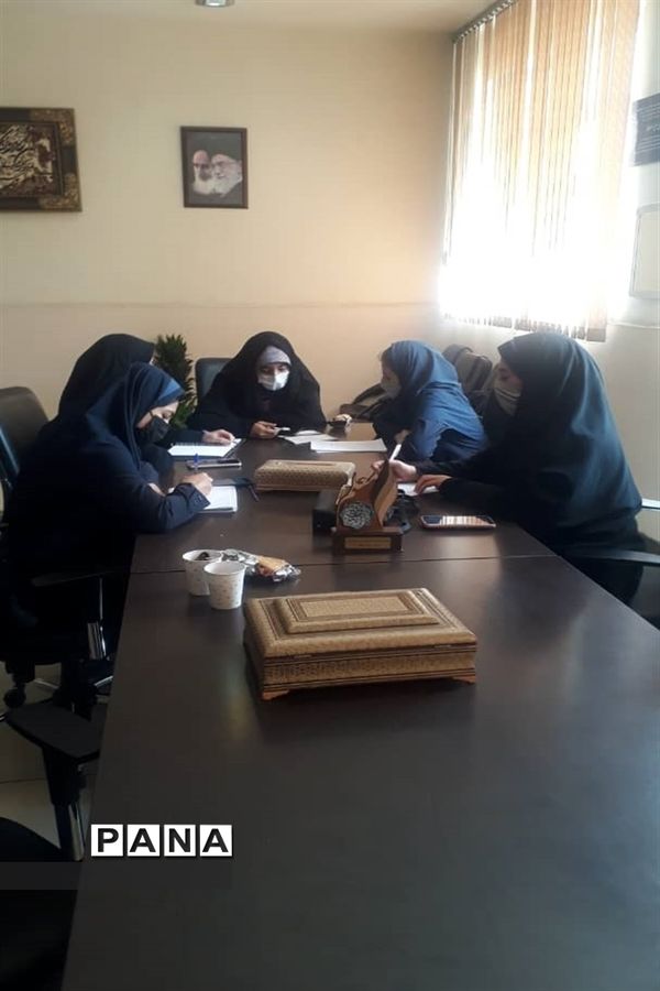 جلسه توجیهی مسابقه مناظره دانش‌آموزی ناحیه 2 اصفهان