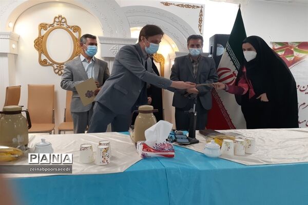 نشست صمیمی معاونان و مربیان پرورشی و مشاوران مدارس با مدیر آموزش و پرورش فیروزکوه