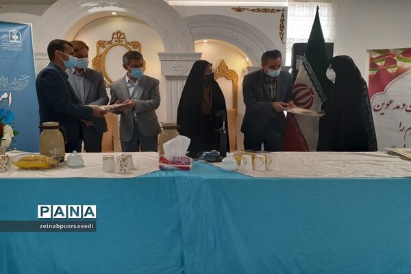 نشست صمیمی معاونان و مربیان پرورشی و مشاوران مدارس با مدیر آموزش و پرورش فیروزکوه