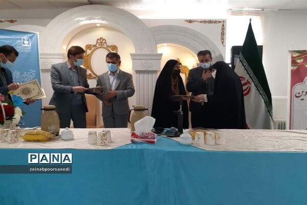 نشست صمیمی معاونان و مربیان پرورشی و مشاوران مدارس با مدیر آموزش و پرورش فیروزکوه
