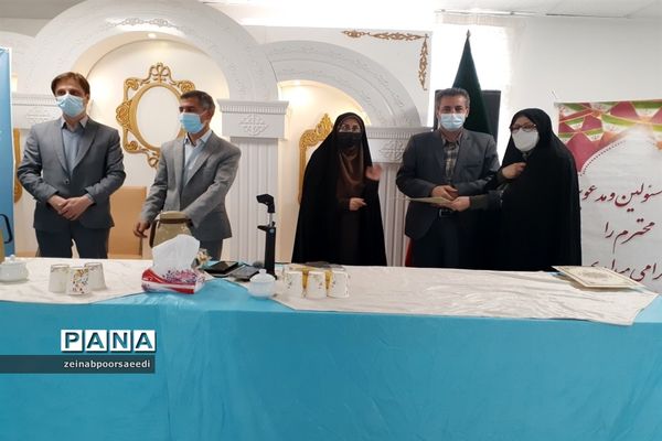 نشست صمیمی معاونان و مربیان پرورشی و مشاوران مدارس با مدیر آموزش و پرورش فیروزکوه