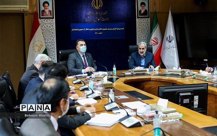 دانشگاه فرهنگیان با 64 پردیس در 32 استان کار تعلیم و تربیت معلمان را برعهده دارد