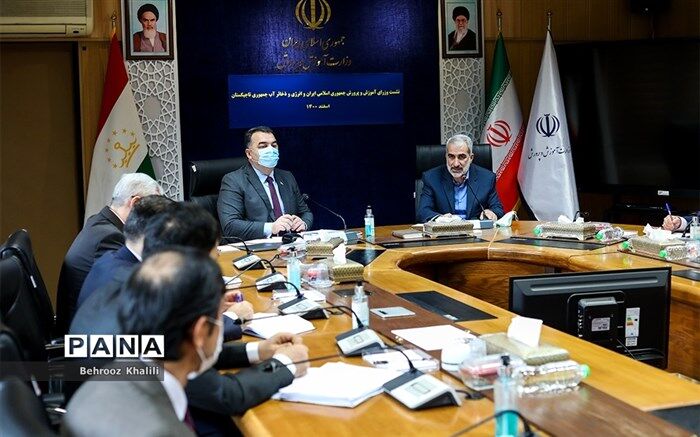 دانشگاه فرهنگیان با 64 پردیس در 32 استان کار تعلیم و تربیت معلمان را برعهده دارد