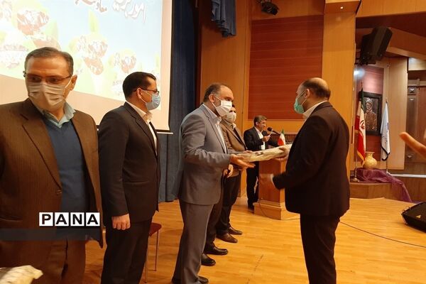آیین تجلیل و تقدیر از معاونان و مربیان پرورشی ناحیه۶ مشهد