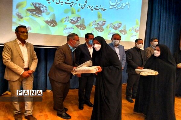آیین تجلیل و تقدیر از معاونان و مربیان پرورشی ناحیه۶ مشهد