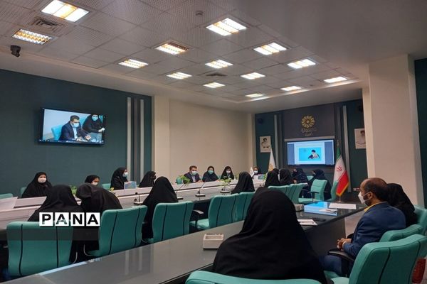 برگزاری دومین نشست مجلس دانش آموزی دختران ناحیه 2  یزد