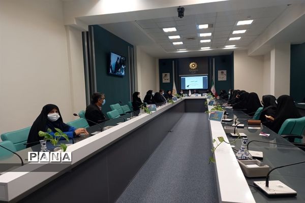 برگزاری دومین نشست مجلس دانش آموزی دختران ناحیه 2  یزد