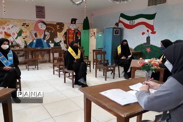 برگزاری مسابقات مناظره دانش‌آموزی شهرستان خمینی شهر