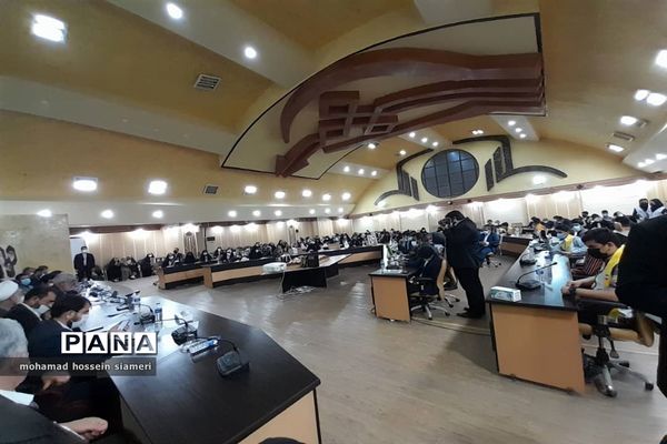 دیدار صمیمی  وزیر آموزش وپرورش با جمعی از تشکل های دانش آموزی آبادان