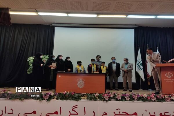 آیین تجلیل از معاونان ،مربیان تربیتی و مشاوران در هفته تربیت اسلامی منطقه۱۸