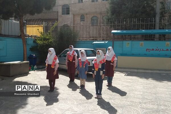 زنگ نیکوکاری در مدرسه فروغ حضرت خدیجه(س) ناحیه یک ری