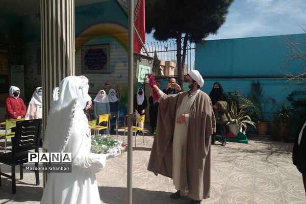 زنگ نیکوکاری در مدرسه فروغ حضرت خدیجه(س) ناحیه یک ری