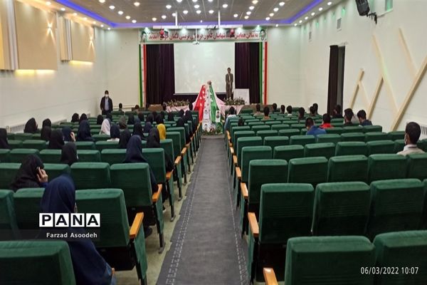 تقدیر از دانش‌آموزان برگزیده فرهنگی وهنری کاشمر