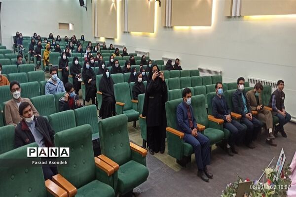 تقدیر از دانش‌آموزان برگزیده فرهنگی وهنری کاشمر