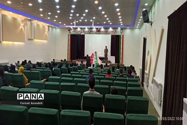 تقدیر از دانش‌آموزان برگزیده فرهنگی وهنری کاشمر