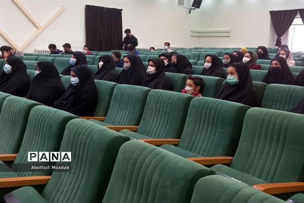 تقدیر از دانش‌آموزان برگزیده فرهنگی وهنری کاشمر