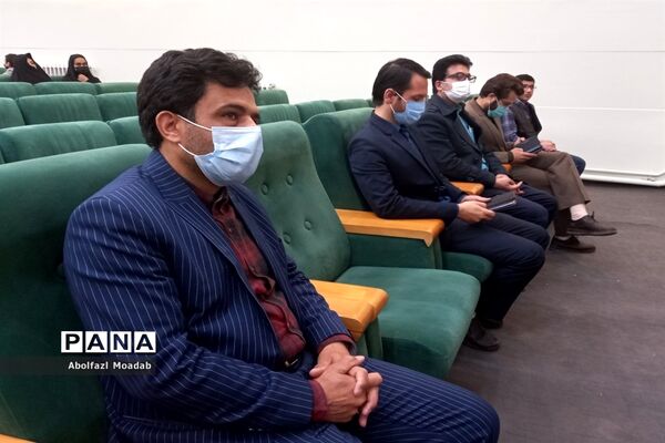 تقدیر از دانش‌آموزان برگزیده فرهنگی وهنری کاشمر