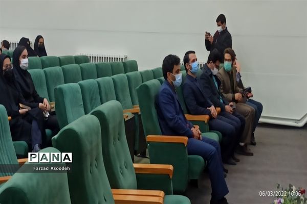 تقدیر از دانش‌آموزان برگزیده فرهنگی وهنری کاشمر