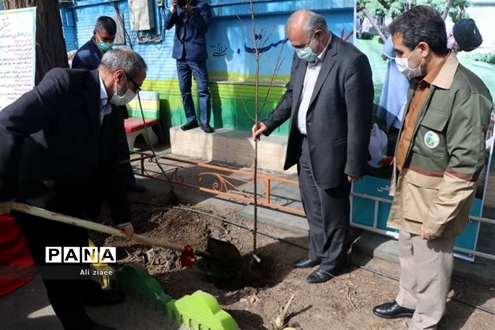 مراسم روز درختکاری در ناحیه ۲ مشهد