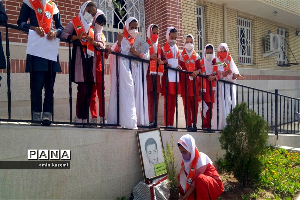 کاشت نهال به یاد سردار شهید حاج قاسم سلیمانی در آموزشگاه دارابگرد