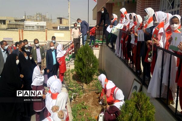 کاشت نهال به یاد سردار شهید حاج قاسم سلیمانی در آموزشگاه دارابگرد