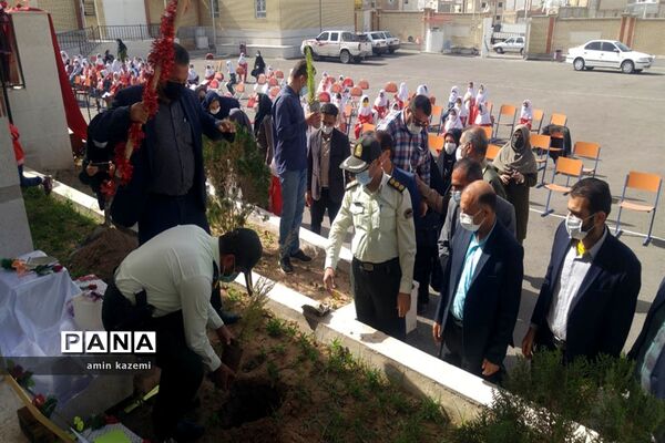 کاشت نهال به یاد سردار شهید حاج قاسم سلیمانی در آموزشگاه دارابگرد