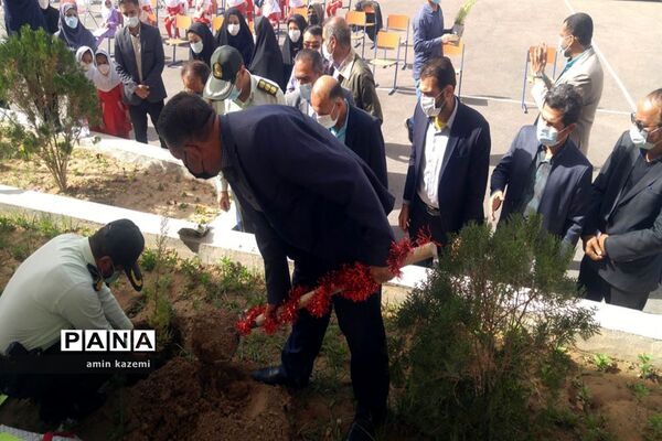 کاشت نهال به یاد سردار شهید حاج قاسم سلیمانی در آموزشگاه دارابگرد