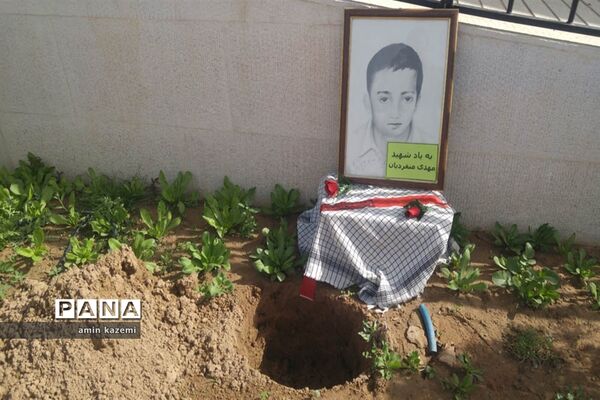 کاشت نهال به یاد سردار شهید حاج قاسم سلیمانی در آموزشگاه دارابگرد