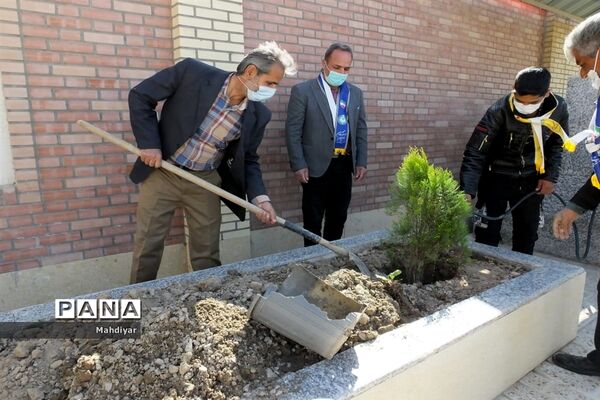 روز درختکاری در مدرسه شهید طباطبایی جوادآباد