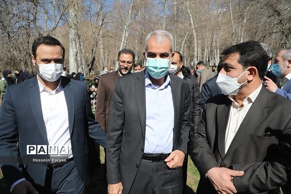 آیین روز درختکاری در اردوگاه شهید باهنر تهران