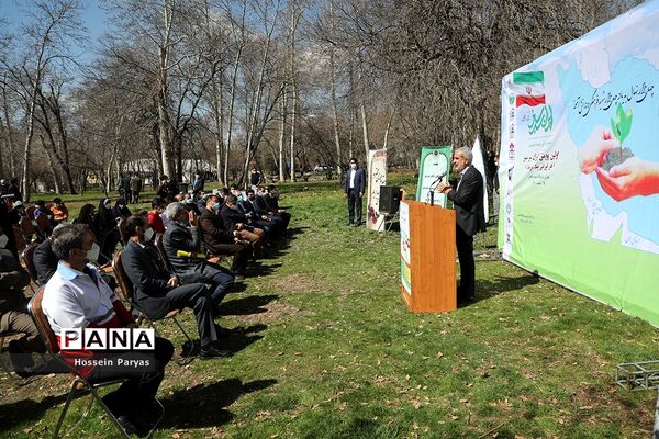 آیین روز درختکاری در اردوگاه شهید باهنر تهران