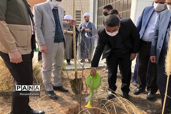 به نام هرشهید یک درخت در اردوگاه دانش‌آموزی بجنورد غرس شد