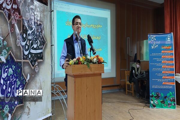 آیین تجلیل از برگزیدگان پرورشی در قرچک