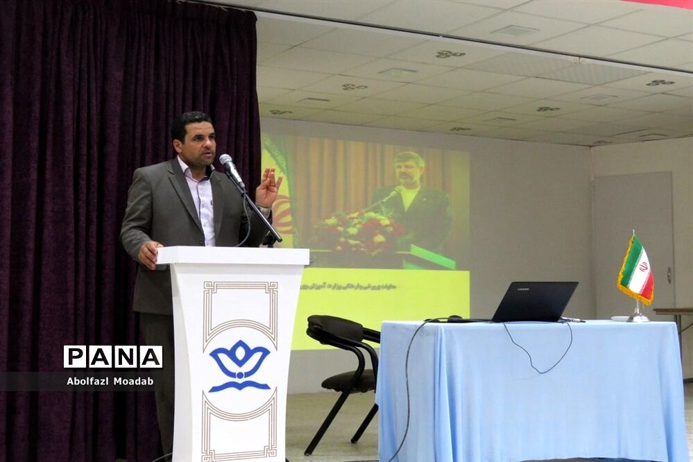 تجلیل از مجریان طرح‌های پیشگیری از آسیب‌های اجتماعی در خلیل آباد