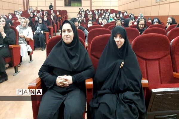 آیین تجلیل از افتخار آفرینان دبیرستان سمیه محمود‌آباد