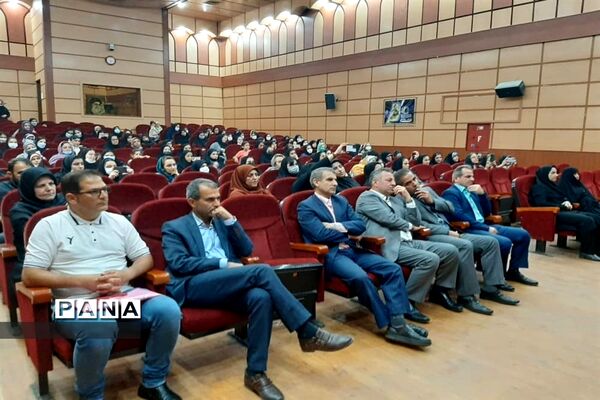 آیین تجلیل از افتخار آفرینان دبیرستان سمیه محمود‌آباد