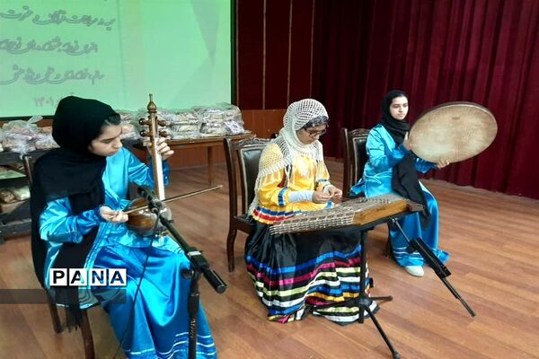 آیین تجلیل از افتخار آفرینان دبیرستان سمیه محمود‌آباد