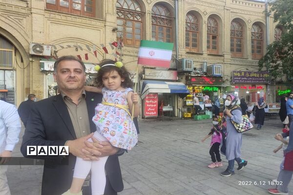 اجرای سرود سلام فرمانده در میدان امام خمینی همدان