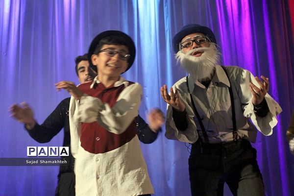 اجرای نمایش شاد و موزیکال پینوکیو  در اهواز