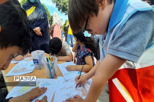 برپایی ایستگاه نقاشی و جشنواره بازی و ورزش در میانه