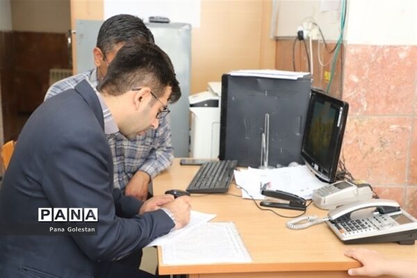 بازدید مدیرکل آموزش ‌و پرورش از روند ثبت‌نام مدارس گرگان