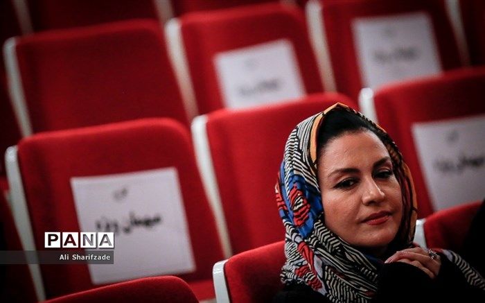 مریلا زارعی: سعی کنیم مانند یک قهرمان با مشکلاتمان برخورد کنیم