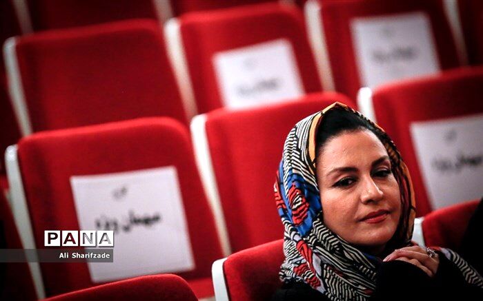 مریلا زارعی: سعی کنیم مانند یک قهرمان با مشکلاتمان برخورد کنیم