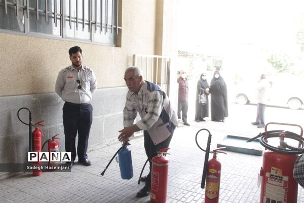 برگزاری کارگاه آموزشی و عملی اطفاء حریق در آموزش و پرورش منطقه ۱۳ تهران